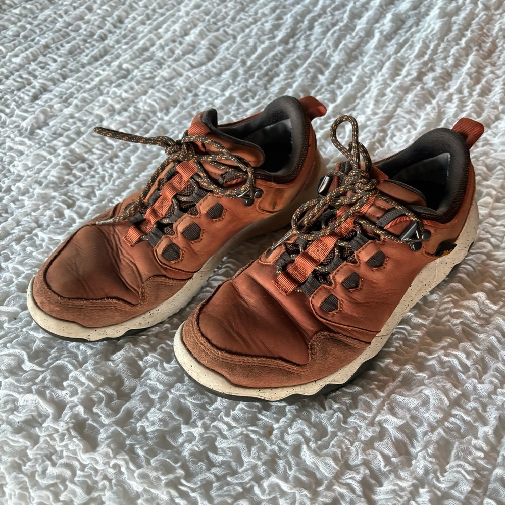 Teva Arrowood Lux Waterproof Leather Trail Sneakers size 8 rust brown color
